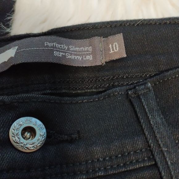 Levi's 512 Perfectly Slimming Skinny Leg - Picture 9 of 10